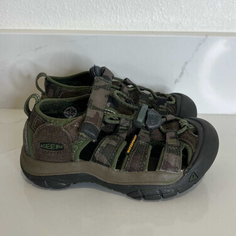Keen Newport H2 Kids Sandals Camo Water Sport Outdoor Strappy Size 10